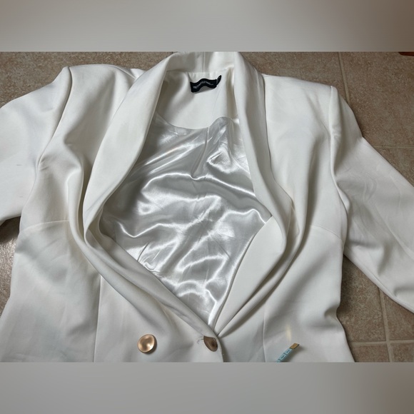 Pretty Little Things White Blazer Dress Gold Buttons, Size 8 - Picture 8 of 15